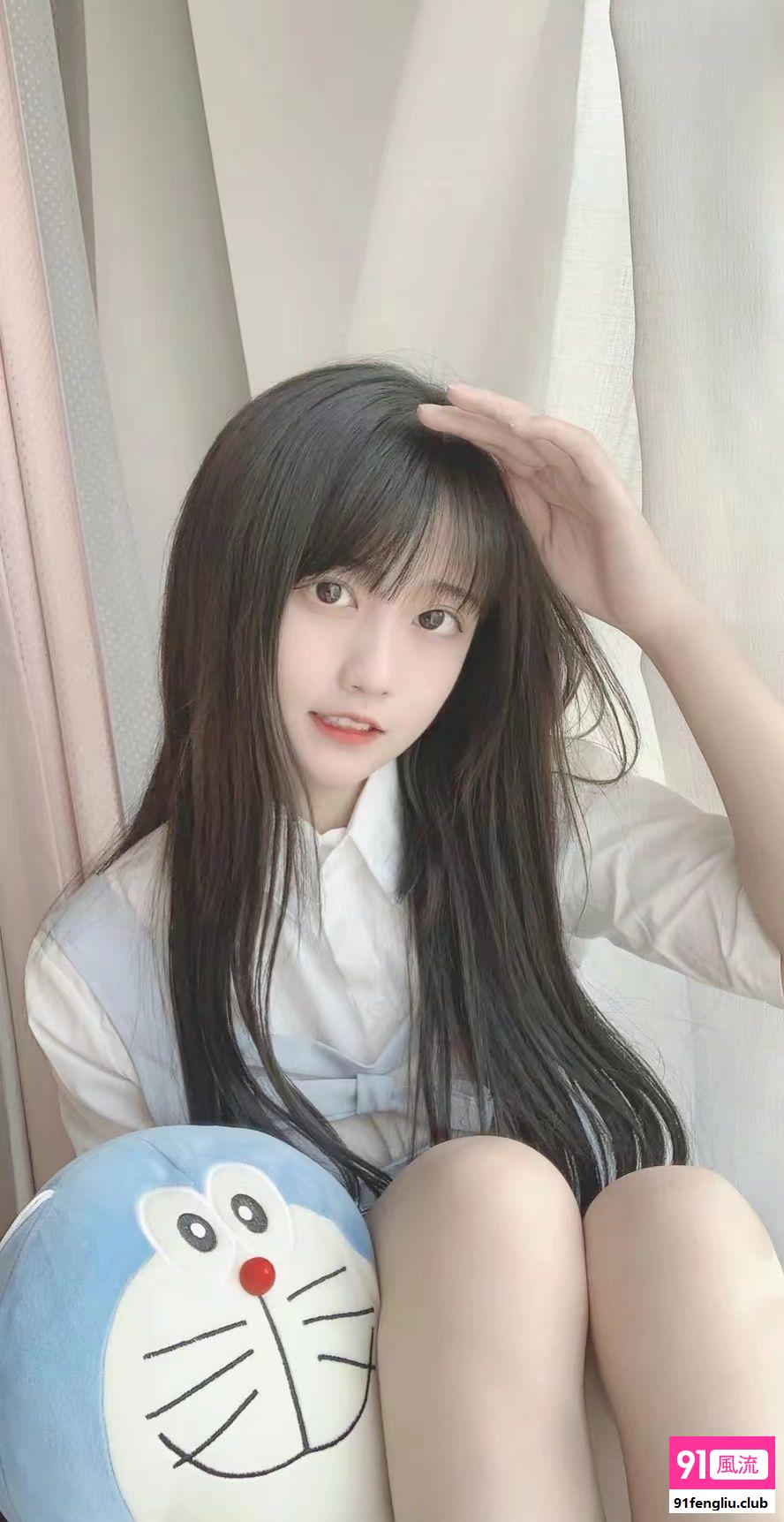 大一学生妹兼职外出